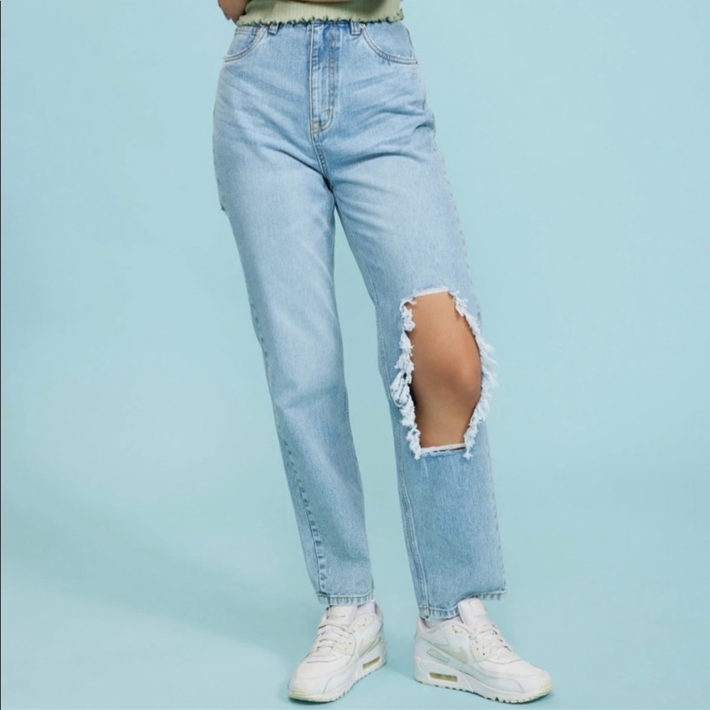 High Rise Jeans with a 90’s Vibe